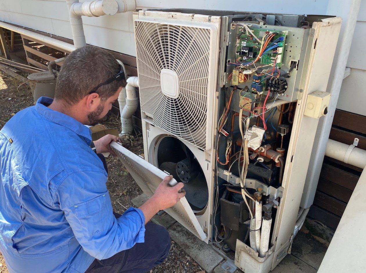 Jabel Electrician is doing maintenance of Air conditioner